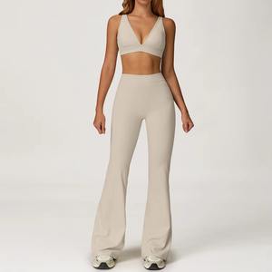 Ensembles de sport pour femmes : soutien-gorge de sport à bretelles halter et shorts de yoga côtelés sans coutures - Product Image 5