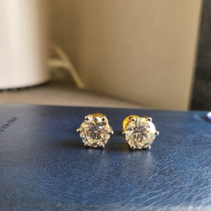 Boucles d'oreilles clous en or jaune 14 carats plaqué rhodium pour femme, diamants taille brillant, sertissage griffe, certifiées IGI, bijoux de mariage tendance - Product Image 4