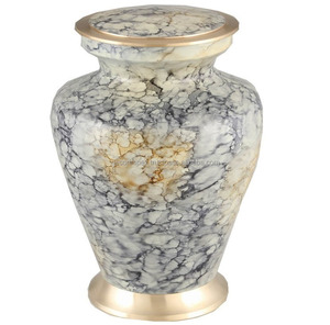 Urna de cremación de calidad superior pulida con esmalte exclusivo de venta rápida para cenizas con banda floral plateada y fichas a juego - Product Image 4