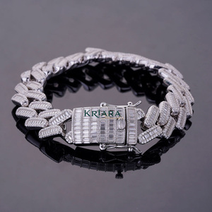 Bracelet chaîne en argent 925 pour homme avec moissanite taille baguette, sertissage en canal, design maillons de luxe, pour usage quotidien - Product Image 3