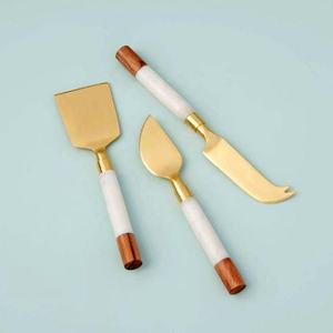 Juego de rebanador de queso dorado con mango de palmera de hoja esparcidor de queso redondo y juego de sushi pulido plateado característica sostenible - Product Image 4