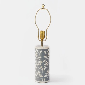 Lampe artisanale en os incrusté pour collection d'accessoires de maison design, abat-jour botanique pour décoration intérieure de salon - Product Image 4