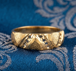 DIVYORO MEN'S CLASSIC แหวนทองคำ 22K ชุบทองคำแท้ ดีไซน์แบบมีลวดลาย - Product Image 4