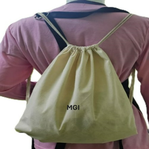 กระเป๋าผ้าแคนวาสออร์แกนิคแบบมีเชือกผูก กันน้ำ ความจุ 23 ลิตร ดีไซน์โค้งรับสรีระ พร้อมหูหิ้วนุ่ม สำหรับออกกำลังกาย กิจกรรมกลางแจ้ง และใช้ในชีวิตประจำวัน - Product Image 1