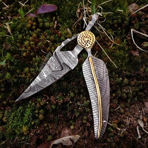 Cuchillo plegable utilitario hecho a mano de acero de Damasco con punta recta, personalizable, con mango de acero de Damasco y latón. - Product Image 6