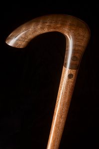 Bastón de madera hecho a mano con mango de latón grabado, elegante bastón de estilo vintage para hombres y mujeres, regalo y uso personal. - Product Image 3