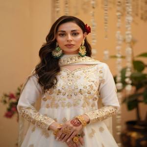 VASTRA COTTAGE Vestido de Diseñador Suave con Lentejuelas Bordadas, Lehenga de Satén con Encaje, Traje Festivo para Boda y Fiesta con Dupatta de Red - Product Image 2