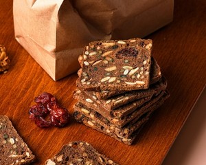 [Dailymeal] Manulbbangjip Chips de canneberges cuites au four riches en protéines, 15g de protéines, faibles en gras et antioxydants, collation super-alimentaire - Product Image 1