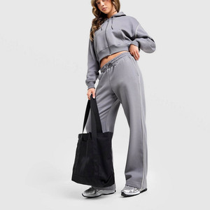 Survêtements pour femmes à logo personnalisé, comprenant un sweat à capuche court zippé style universitaire avec passepoil et un ensemble deux pièces, vêtements de sport respirants - Product Image 1