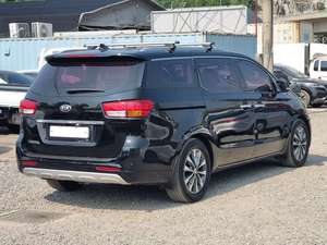 Clean Black Used 2017 Carnival Sedona Minivan Diesel Automatic Family Vehicle 2016 Model 9 Seat Passenger Van - Product Image 2