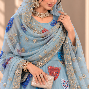 Conjunto Completo de Lujo Fransawi Dirac Azul Cielo con Cuentas y Borde Adornado con Garbasaar para Vestimenta de Boda Somalí - Product Image 2