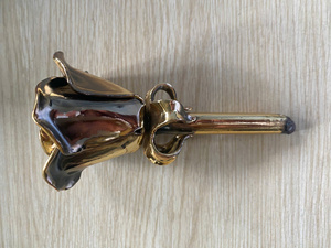 Adorno de Flor de Rosa de Hierro Dorado Soldado, Moderno y Hecho a Mano, para Decoración del Hogar y Oficina, Hecho en Vietnam - Product Image 6