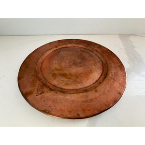 Assiette de présentation ronde en cuivre martelé avec support, couleur or rose – Meilleurs articles de cuisine et vaisselle - Product Image 4