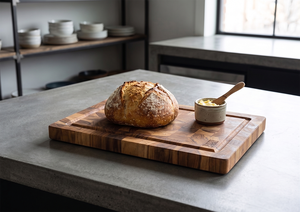 เขียงไม้สัก Hale Timeless Kitchenware รุ่น TEAK-DC หนา 1.5 ซม. รูปทรงสี่เหลี่ยมผืนผ้า พร้อมที่จับกันลื่น ใช้กับเครื่องล้างจานได้ - Product Image 3