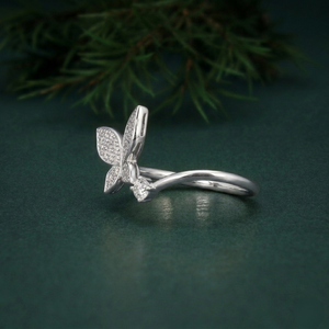 Anillo de Plata de Ley 925 con Mariposa y Diamantes Cultivados en Laboratorio, Joyería Fina para Mujer - Product Image 3
