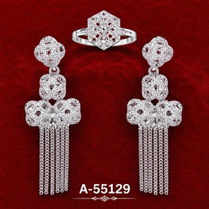 Pendientes Colgantes de Plata Tibetana Vintage para Mujer, Diseño Floral, Joyería de Boda A-55129, Aleación Chapada en Plata Antigua, Corte Cojín - Product Image 1