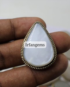 Colgante de Piedra Lunar Natural de Alta Calidad 100% con Ranuras, Hecho a Mano en Latón, Gema de Irfan de Rajastán, Unisex - Product Image 1