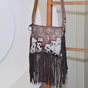 กระเป๋าหนังแท้สไตล์ตะวันตก รุ่น Jackpot 777 แบบสะพายข้าง แต่งพู่ สำหรับผู้หญิง ทำด้วยมือจากหนังวัวขนสั้น กระเป๋าสะพายทรงโรดีโอ - Product Image 3