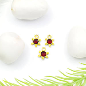 Colgante de Cuarzo Granate con Forma de Sol, Bañado en Oro, Gema Redonda, Pequeño Charm de Joyería con Diseño de Estrella para Pendientes, Collares y Proyectos DIY - Product Image 1