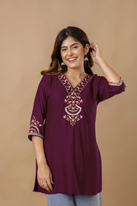Kurti Bordado Color Granate para Mujer, Marca Twin Feet, de Rayón de Secado Rápido, Corte Regular, Estilo Informal, Estilo India-Pakistán, para Todas las Temporadas - Product Image 4
