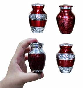 Urne funéraire respectueuse pour cendres, en aluminium bleu foncé, gravée à la main, avec entonnoir, magnifique, paisible, décorative, moderne et antique - Product Image 3