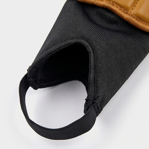 Espinilleras de fútbol para adultos con logo personalizado impreso, fabricadas por un fabricante profesional para venta en línea. - Product Image 4