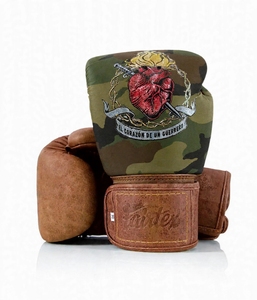 Gants de boxe en cuir Fairtex vert personnalisés avec logo, fermeture auto-agrippante, sangles réglables pour le kick-boxing et les arts martiaux – Vente en gros - Product Image 2