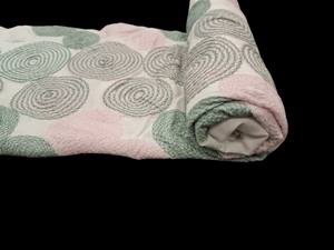 Tissu en coton blanc brodé de qualité supérieure, broderie spirale 3D en forme de cercle avec accents vert pastel et rose clair - Product Image 4
