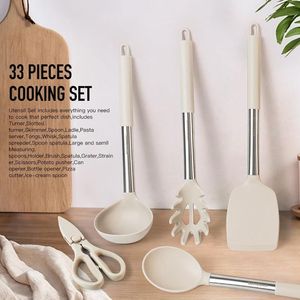 Set di Utensili da Cucina K - 33 Pezzi in Silicone Antiaderente con Supporto per Facile Utilizzo - Utensili di Qualità per Uso Quotidiano - Product Image 3