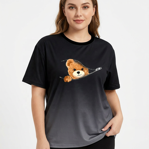 Camiseta Negra de Manga Corta para Hombre con Estampado de Oso de Dibujos Animados, Diseño Casual con Cuello Redondo, Corte Regular, 100% Algodón Jersey - Product Image 3