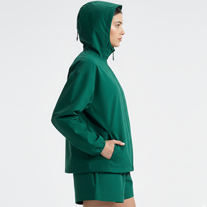 ชุดเซ็ตเสื้อแจ็คเก็ตและกางเกงขาสั้นสีพื้นทรงหลวมสำหรับผู้หญิง แบบกันลมและกันน้ำ สไตล์ลำลอง รับผลิตแบบ OEM/ODM - Product Image 5