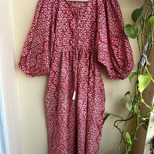 Vestido maxi bohemio de algodón con estampado floral indio, bordado a mano, estilo casual, largo, a precio de fábrica. - Product Image 1