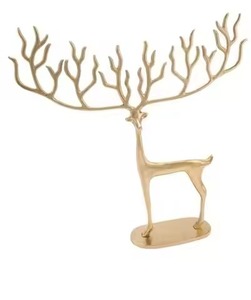 Escultura Moderna de Reno en Metal, Decoración Navideña para Espacios Contemporáneos - Product Image 3