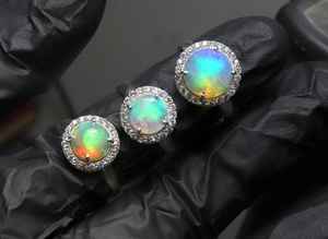 Anillo delicado de ópalo etíope en plata de ley, ópalo redondo hecho a mano, joyería minimalista con piedra preciosa natural para mujer - Product Image 2