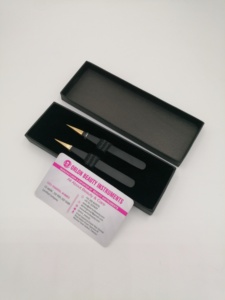 Juego de pinzas para cejas negras con punta dorada, pinzas para vello facial, empaque personalizado, logotipo personalizado, pinza para cejas. - Product Image 3