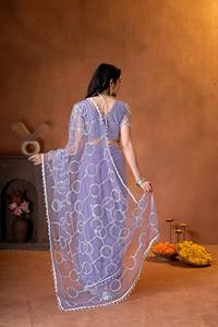 Sari de lujo de malla suave color lavanda con bordado pesado de lentejuelas plateadas, diseño Bollywood, elástico, para bodas indias, fiestas en la playa. - Product Image 4