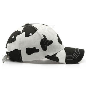 Gorro Deportivo Informal de Estilo Urbano Moderno, Panel Frontal Estructurado, Acabado Liso, 100% Algodón, Hecho en Pakistán - Product Image 3