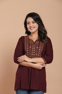 Kurta en coton pour femmes avec broderie dorée, manches 3/4, tenue décontractée ethnique, longueur midi, coupe ample - Product Image 3