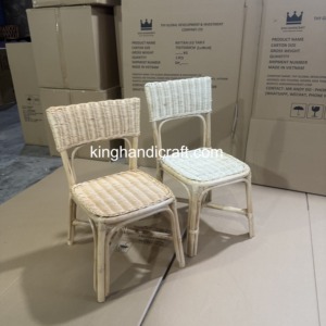 Chaise pour enfant en rotin naturel tressé à la main pour location événementielle, mariage, fête, anniversaire, photographie et décoration - Product Image 1