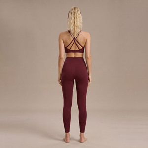Ensemble de yoga 2 pièces pour hommes grandes tailles, léger, taille haute, sans couture, coupe ajustée, séchage rapide, leggings d'entraînement, ensemble uni - Product Image 2