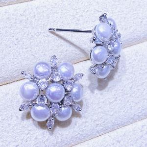 Boucles d'oreilles flocon de neige multi-perles exquises du fabricant Zhuji, bijoux en perles d'eau douce et cristal, vente en gros, boucles d'oreilles originales - Product Image 4