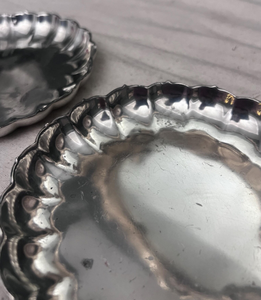 Flower Shaped hot Sale Aluminum Metal Decorative Serving Tray Handcrafted Metal Round Jewelry <b>Display</b> Platter For Coffee <b>Table</b> - Product Image 4