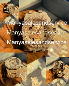 Reloj de Hombre con Diamantes Moissanite VVS1 en Oro Blanco, Caja con Cristal, Correa de Acero Inoxidable, Cierre de Seguridad y Resistencia al Agua de 10 Bar - Product Image 2
