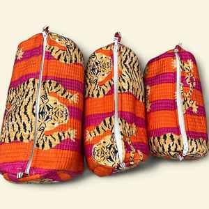 ชุดกระเป๋าเครื่องสำอางผ้าฝ้ายกันน้ำแบบพรีเมียม 3 ชิ้น ลายป่า พร้อมซิปแบบติดแน่น สำหรับเดินทาง - Product Image 6