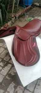 Selle d'équitation en cuir pour le saut d'obstacles - Selle équestre avec arceau en bois et quincaillerie en laiton - Product Image 5