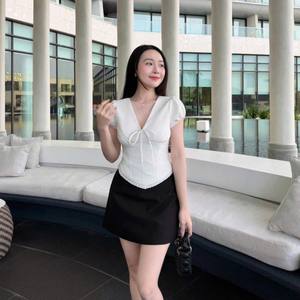 Blusa Elegante de Manga Abullonada Blanca con Cuello en V para Mujer, con Detalles de Encaje, Top de Moda de Verano - Product Image 5