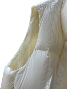 Chaleco Acolchado Impermeable de Lona para Mujer, Estilo Urbano, con Capucha, Cierre Frontal, Logotipo Personalizado y Diseño sin Mangas - Product Image 2
