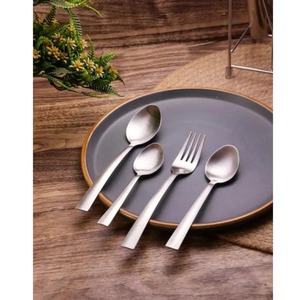 Ensemble de Couverts Métalliques de Luxe : Cuillère, Fourchette et Paire de Service – Idéal pour une Table Élégante et des Réceptions Raffinées - Product Image 3