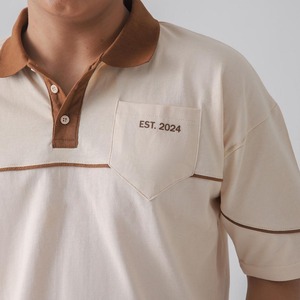 Polo en coton beige pour homme, manches courtes, avec poche poitrine et bordure marron, style décontracté - Product Image 1