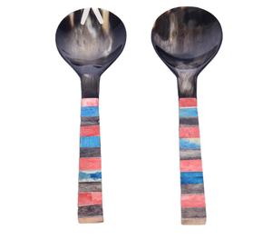 ชุดอุปกรณ์เสิร์ฟสลัดทำมือจากเขาและกระดูกธรรมชาติสุดหรู พร้อมด้ามจับลายทางสีแดง น้ำเงิน เทา ที่มีเอกลักษณ์เฉพาะตัว - Product Image 1